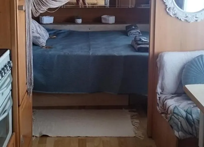 キャンプ場 Caravana The Black Pearl バルチク