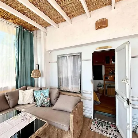 キャンプ場 Caravana The Black Pearl